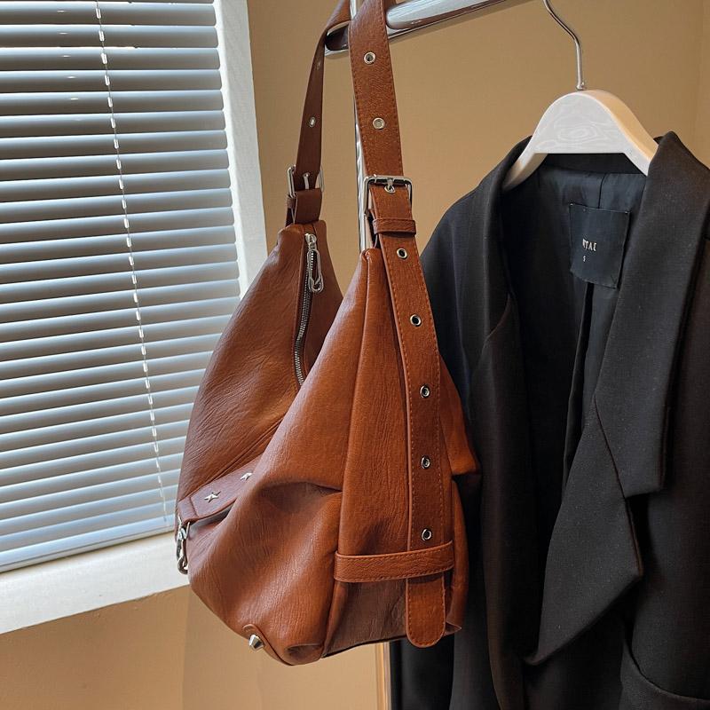 PU Hobo Bag Women's Fashion Shoulder Tote with Star Detail Buckle Closure Large Capacity Daily Handbag