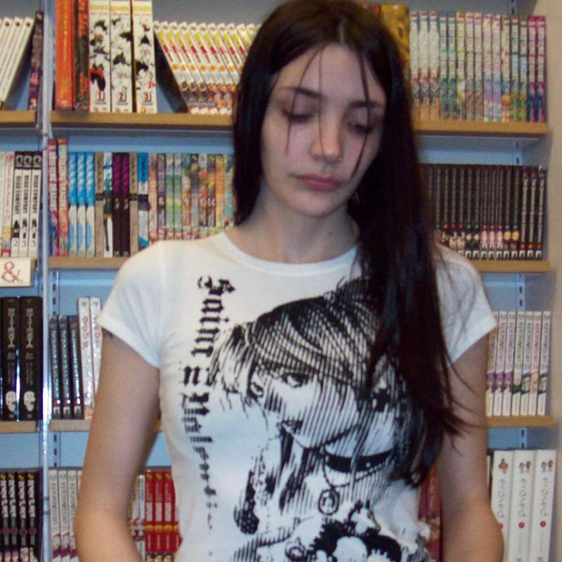 Custom Anime Print T-shirt with Straight Shoulders Short Sleeves and A Round Neck Fitted Cropped Top for Young Women