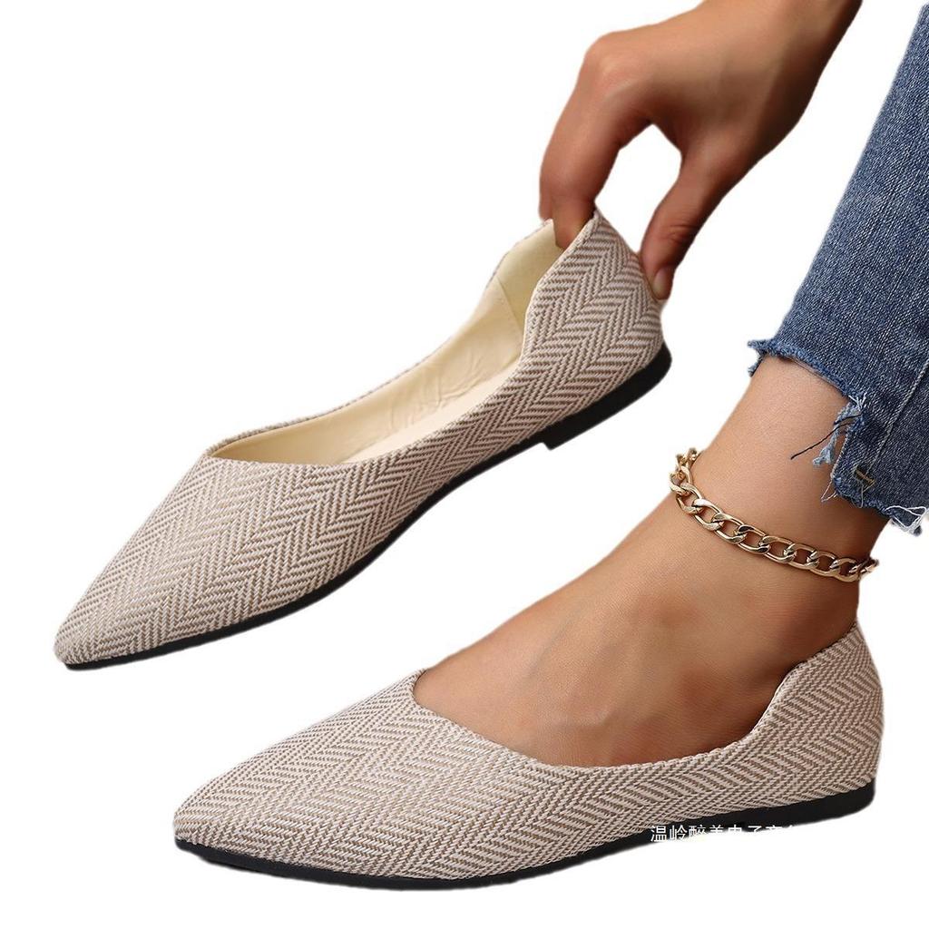 Korean Version of Foreign Trade New Pointed Embossed Flat Bottom Shallow Mouth Single Shoes Women's Large Size V Mouth Breathable Lazy Work Shoes