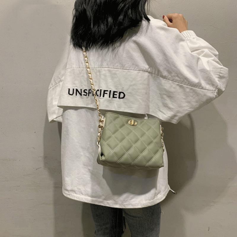 Light Luxury Niche Bag New Trendy Versatile Diamond Women's Bag Fashion Messenger Lock Chain Bag