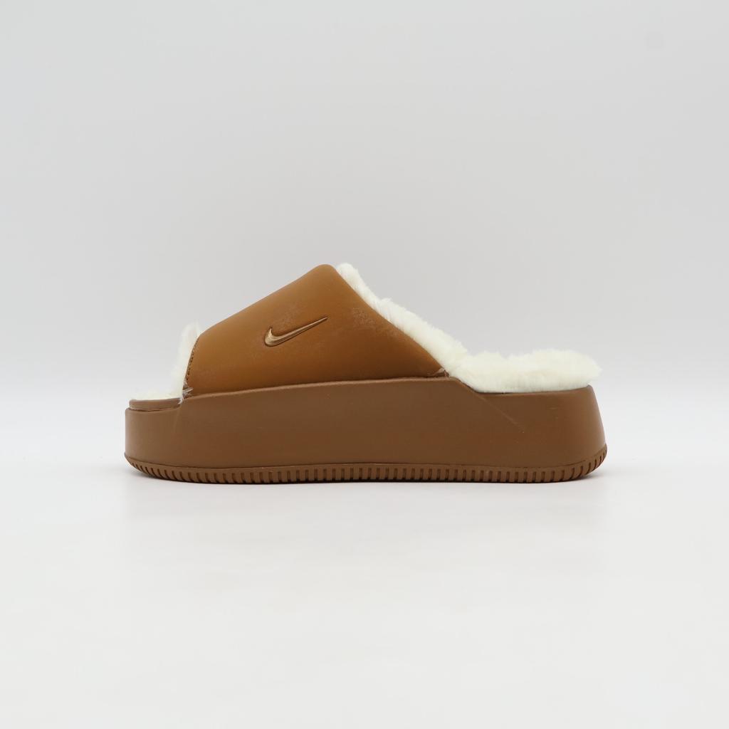 HV8560-200 Nike Calm Elevation Fell-Slipper Helles Britisch Tan (Damen)