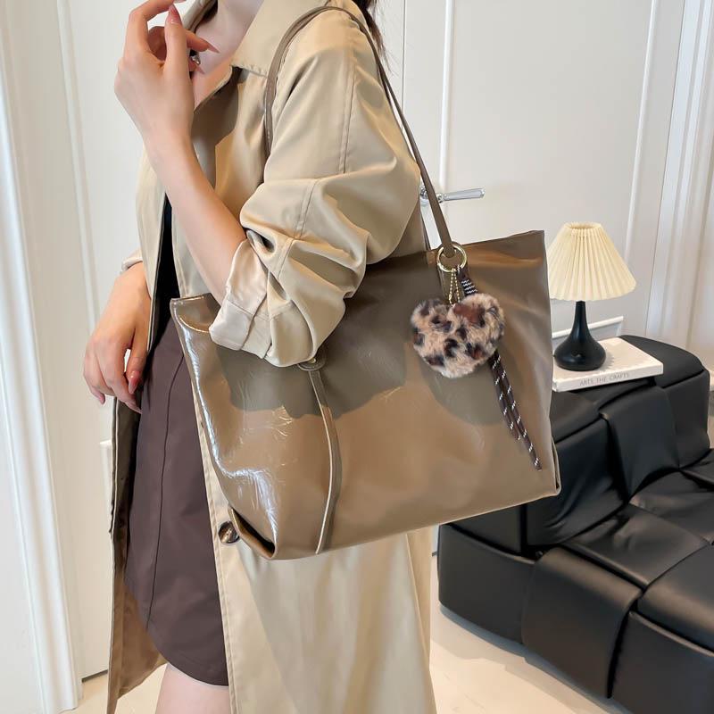 

Elegant High-Quality Leather Shoulder Bag - Large Capacity Tote Handbag Without Pendant кофейный