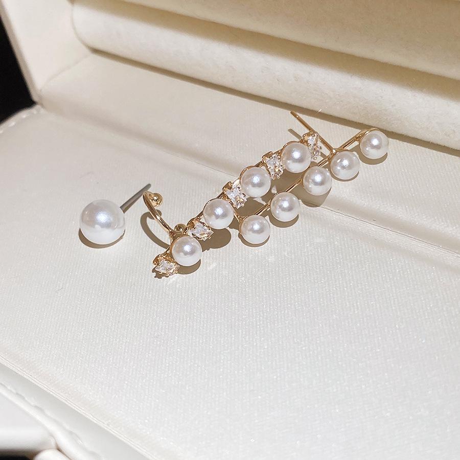 Elegant Asymmetrical Pearl and Silver Needle Ear Clips: Fashionable Retro Cartilage Earrings