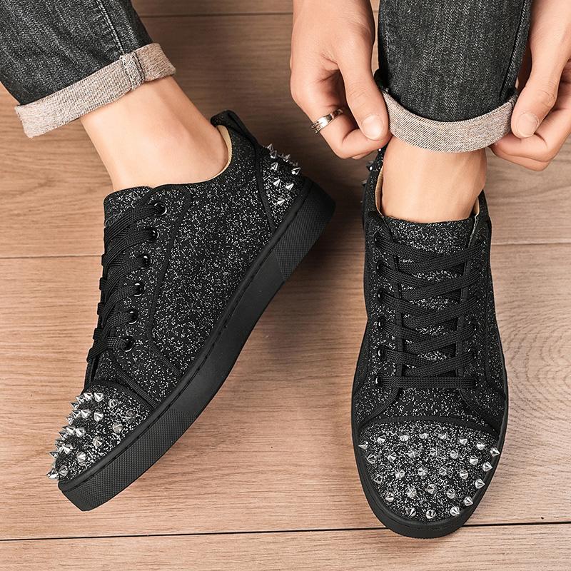 Fashion Black Men's Low Top Board Shoes Men Designer Rivet Bling Punk Board Shoes Fashion Flat Casual Lace-Up Punk Style Cement Ground