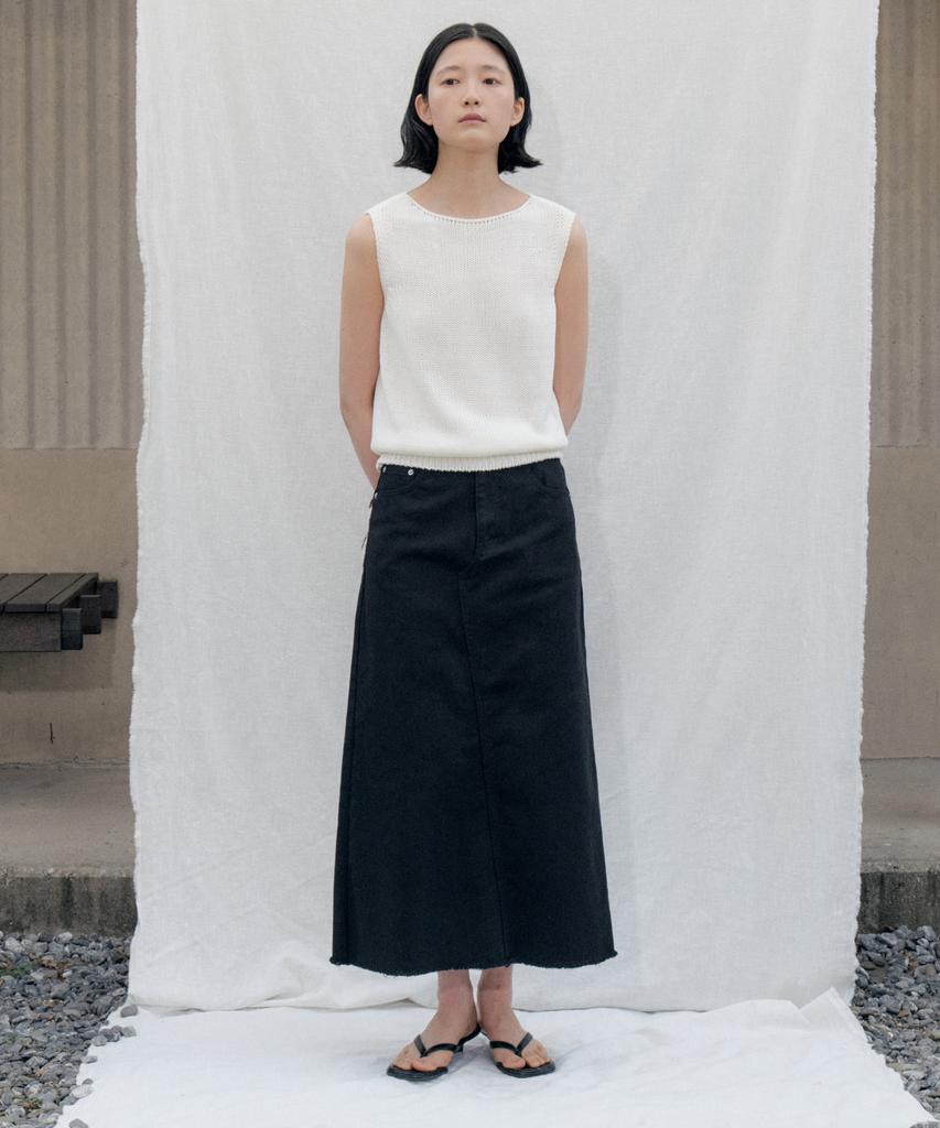 Step Around Edge Cutting Denim Skirt_Black
