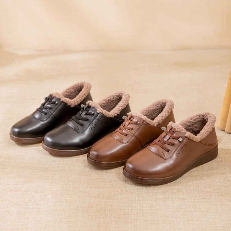 "2025 Winter Genuine Leather Non-Slip Fur-Lined Flat Shoes for Middle-Aged and Elderly"