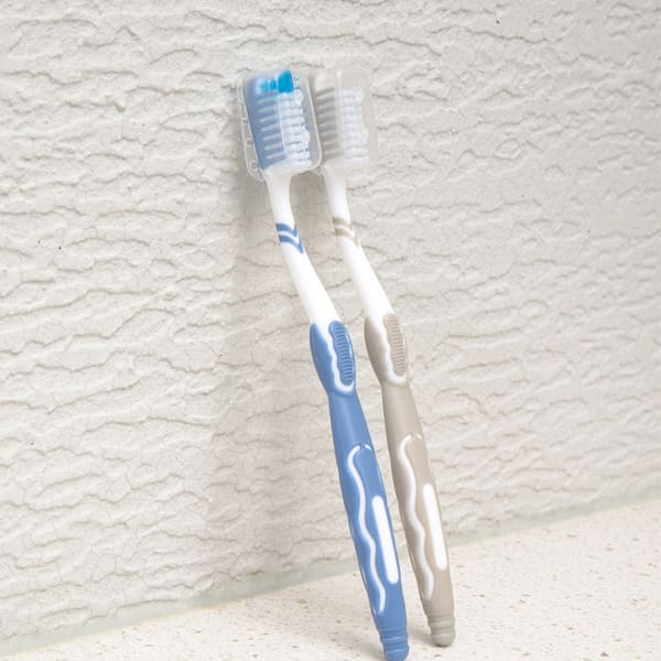 2 Massage-Zahnbürsten