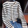 Moda coreana camisola cardigan branco preto listrado camisola de malha feminina inverno curto cardigan manga longa cardigan feminino