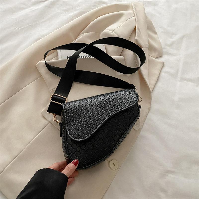 

В этом году популярные женские сумки 2025 года, новые модели весны и лета, модные и высококачественные, с широкими плечевыми ремнями, через плечо на одно плечо чёрный