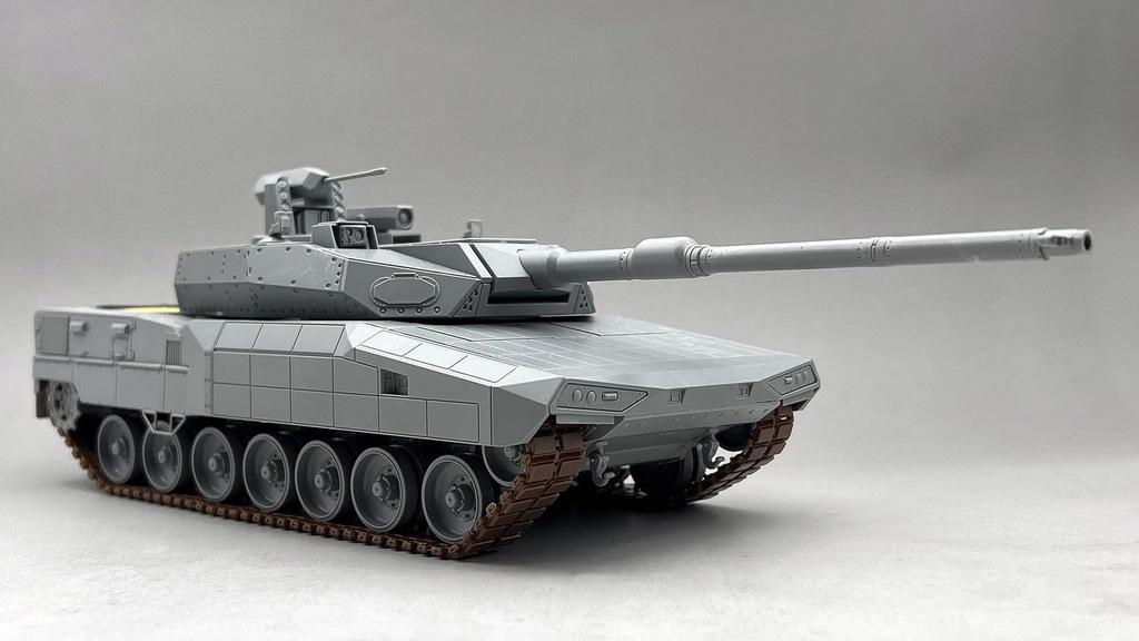 Amusing Hobby 1/35 Leopard 2 A-RC 3.0 Next-Generation Main Battle Tank Plastic Model AMH35A062 (Tank)