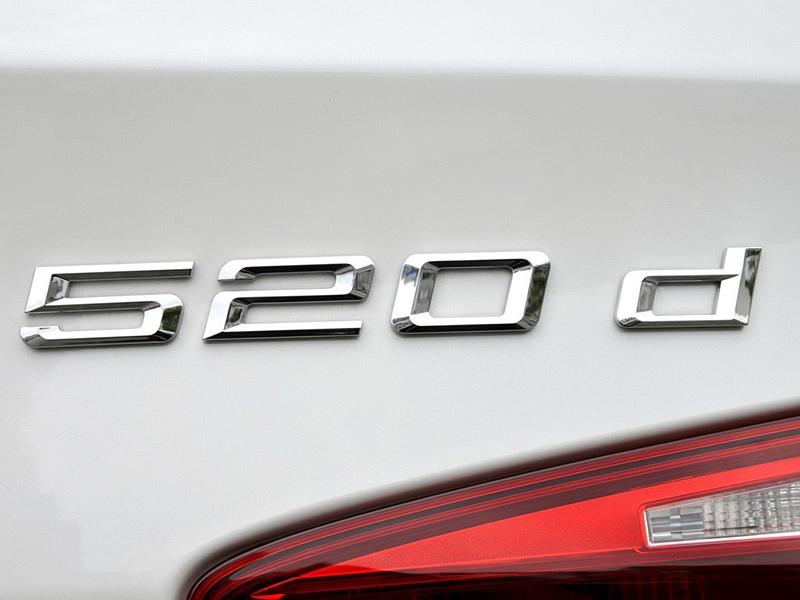 cxjva7 3D ABS Black Logo 520i 520d Emblem Letters Sticker Car Rear Trunk Badge Decal For E60 E39 F10 F11 E61 F07 G30 Accessories