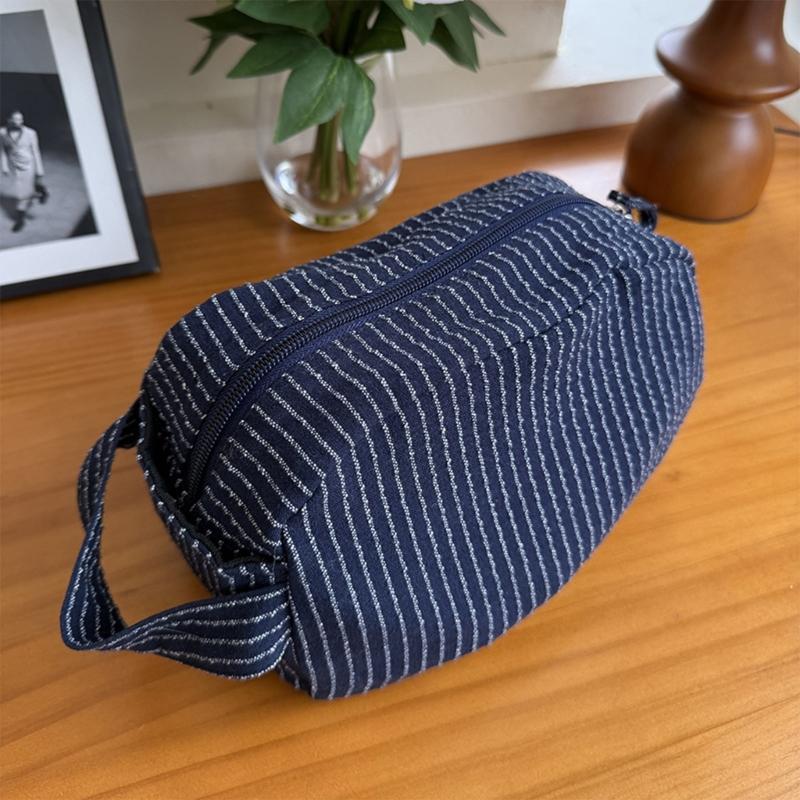 Große gestreifte Reise-Organizer-Tasche Perfekt für Make-up Hautpflege und Toilettenartikel Hergestellt aus hochwertigem Polyestergewebe