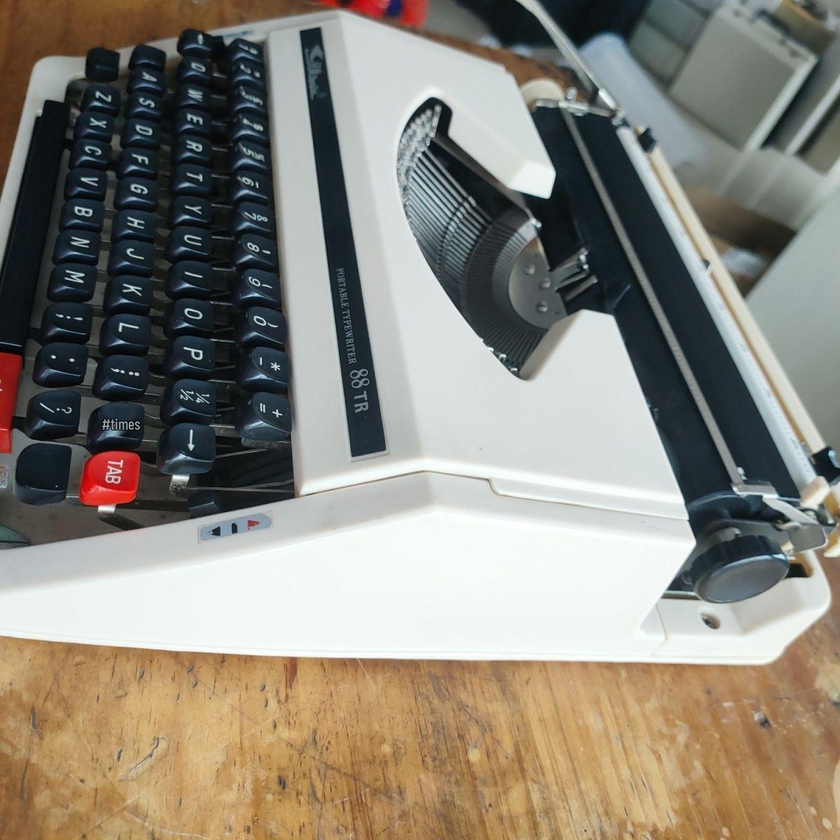 

Vintage Flying Fish Mechanical Typewriter