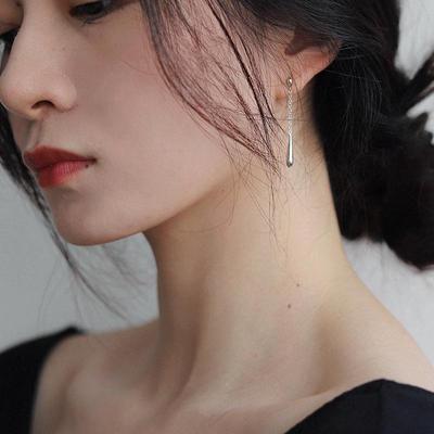 S925 Sterling Silver Teardrop Earrings: Intellectual Elegance and Niche Design for a Cool, Sophisticated Style.