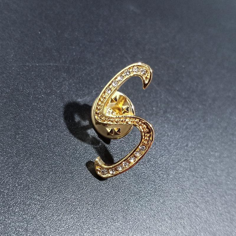 High-Precision Electroplated Vintage Alloy Brooch with Rhinestones
