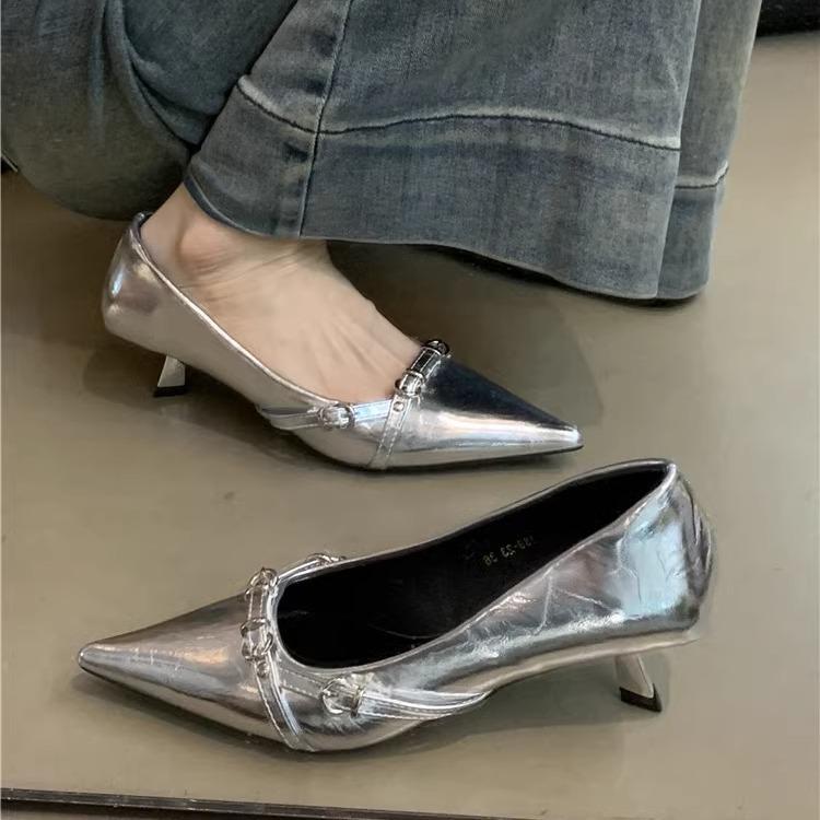 French niche high heels women's shoes 2024 new temperament elegant black pointed light mouth commuter shoes