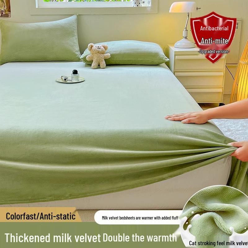 Winter Velvet Flannel Fleece Bed Sheet - Thick Coral Fleece, Solid Color, for Student Dormitory Mattress.