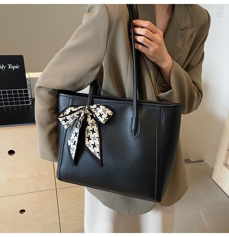 Commuter tote bag women's large capacity 2025 new autumn and winter casual versatile high-end shoulder shopping bag