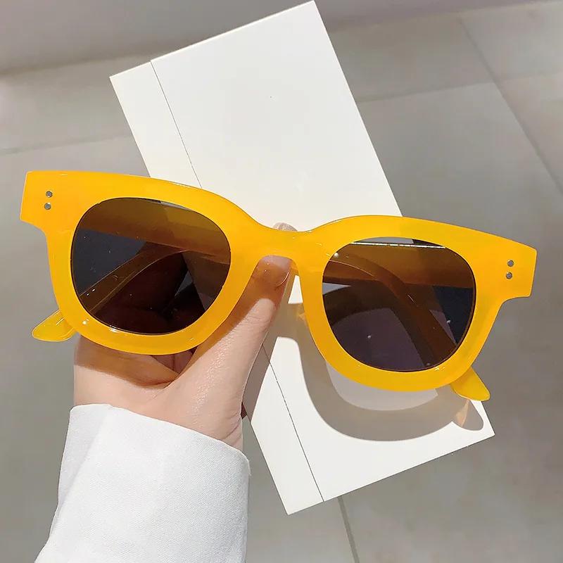 Vintage Trendy Square Sunglasses Women For Men Luxury Brand Designer Sun Glasses Punk Popular Classic Rivet Outdoor Shades