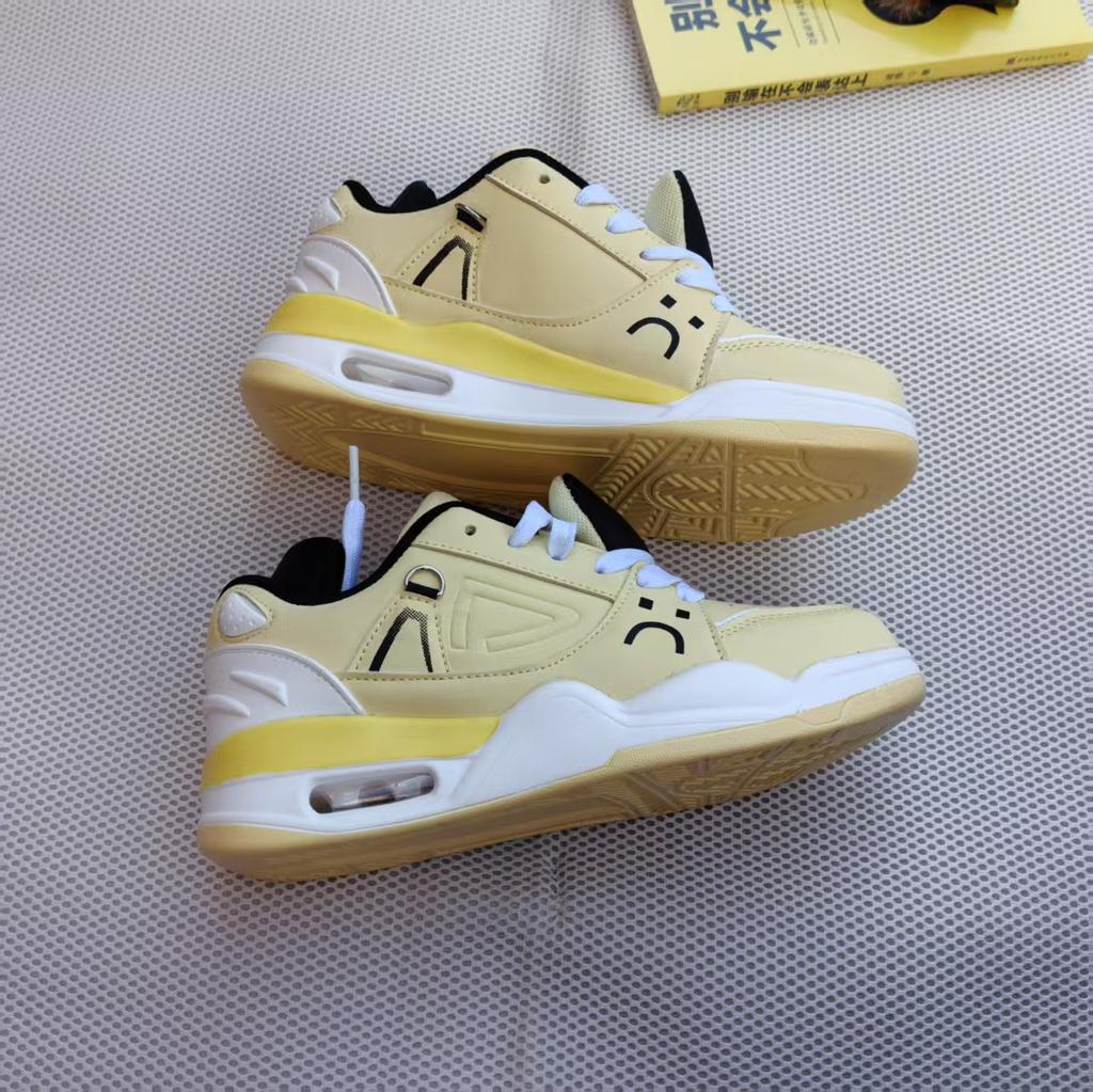 Spring and summer new shoes women's Korean version trend versatile casual niche board shoes street shooting retro air cushion sports shoes
