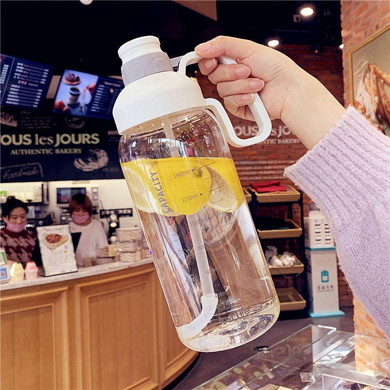 Large Capacity Water Cup for Men and Women Portable Outdoor Sports Water Bottle Drop Resistant Straw Cup Oversized 2L with Scale