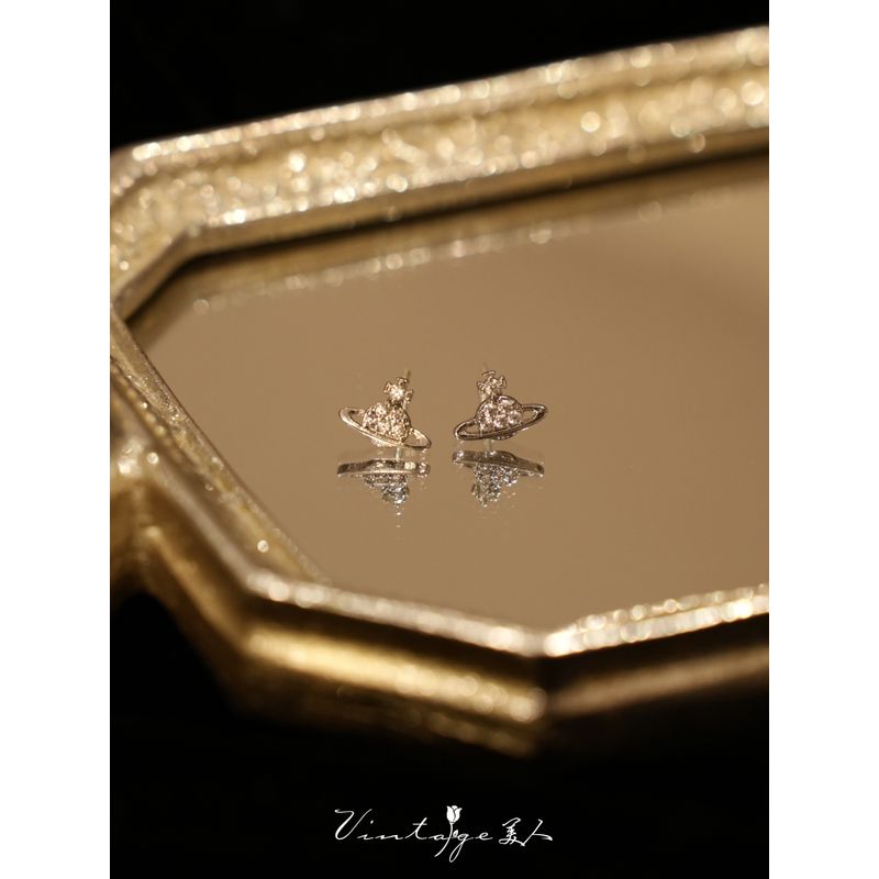 

INS Saturn Exquisite Niche Micro-Inlaid Silver Ear Studs Sparkling Saturn (Silver Pin)