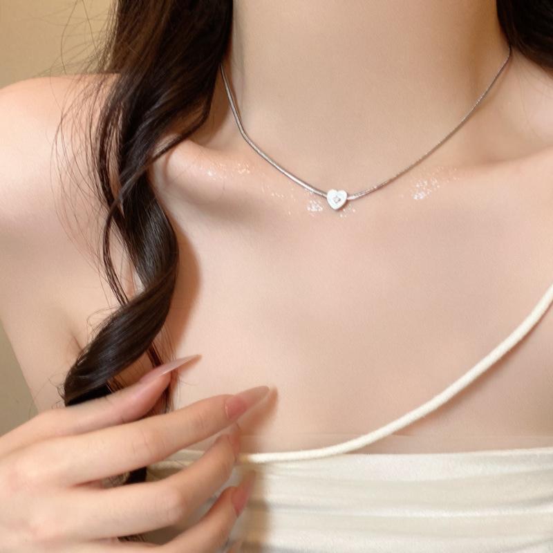 

Light luxury simple cold love necklace femininity gypsy retro collarbone chain neck chain accessories wholesale