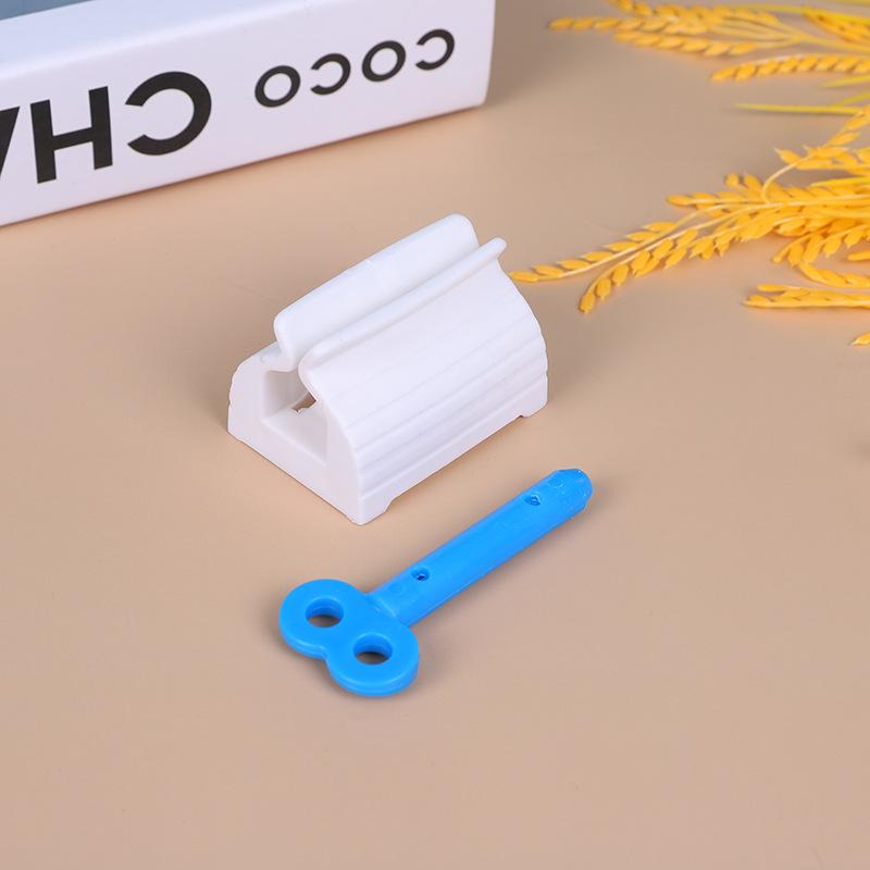 

Детский ручной выдавливатель зубной пасты и средства для умывания синий