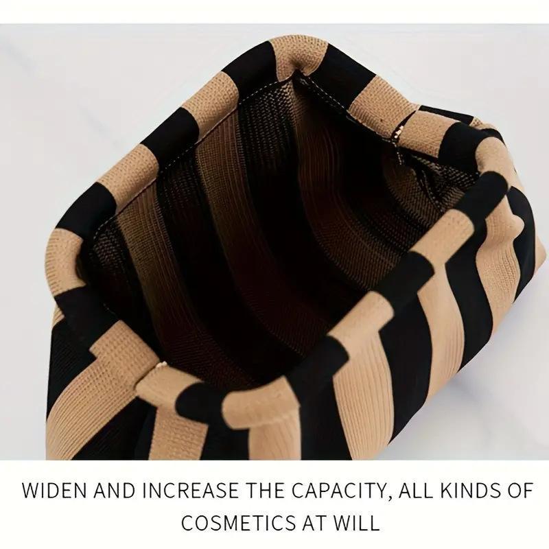 Polyester Cosmetic Clutch Bag Breathable Stain Resistant Large Capacity Makeup Bag for Ladies Daily Travel Gift