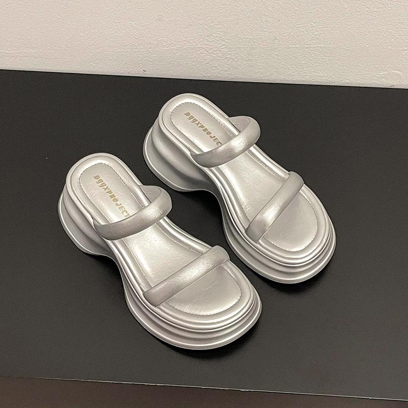 Thick-soled heightening word with sandals women's 2025 summer new outer wear fashionable and versatile casual not tired foot slippers tide