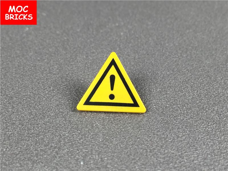Non-Toxic 50Pcs/Lot Road Sign With Clip-On Stop Bus Station Thoroughfare Construction Worker Building Blocks Figure Diy Toys Kids Gifts
