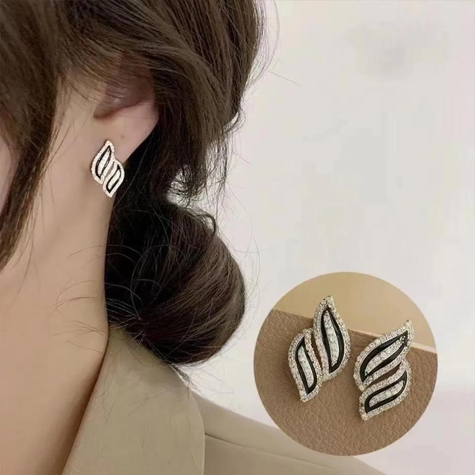 Full Crystal Rhinestone Leaf Stud Earring for Women Black White Geometry Jewelry Accessory