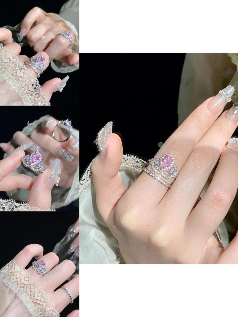 Een schattige Franse ring met micro-ingelegde roze diamanten (CZ) in een kroonvorm. Veelzijdige open ring voor dames, luxueus en chic, perfect voor modieuze en stijlvolle dames.