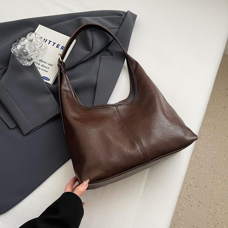 

Premium sense Maillard tote bag women s 2025 new autumn and winter retro shoulder bag large capacity commuter bag темно-коричневого