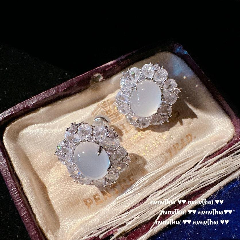 

Белый лунный свет Личи Замороженный нефритовый костный мозг Серьги Водный дух Водный дух Белый нефритовый костный мозг Агатовый цветок Серьги с цирконом