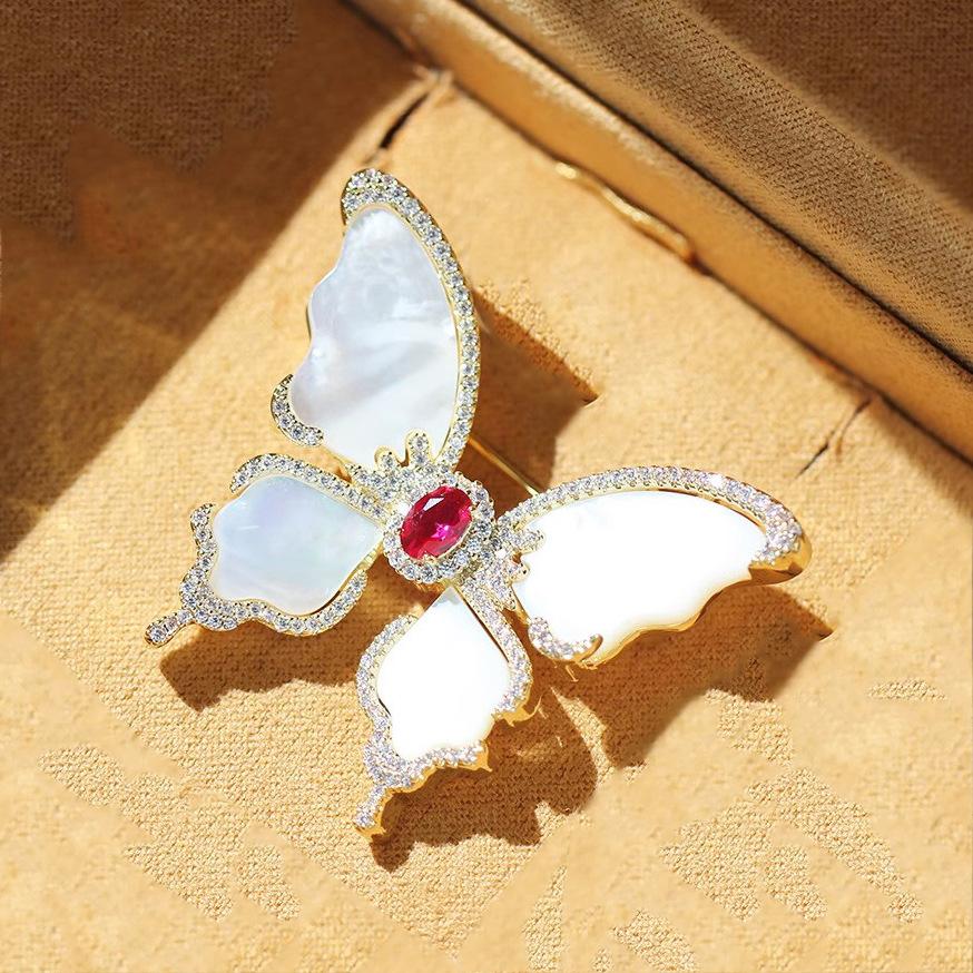 Retro and Elegant Shell Butterfly Brooch, Light Luxury Imitation Shell Butterfly Brooch, Elegant Anti-glare Pin