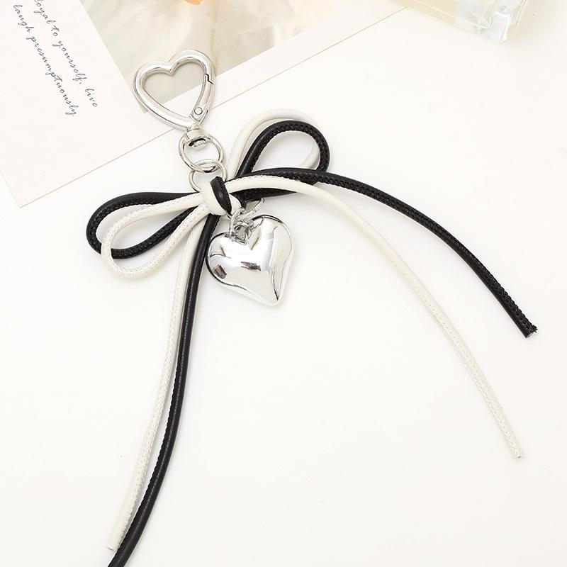 Creative Pearl Bow Pendant Keychain: Exquisite Gift Accessory for Bag or Phone Case