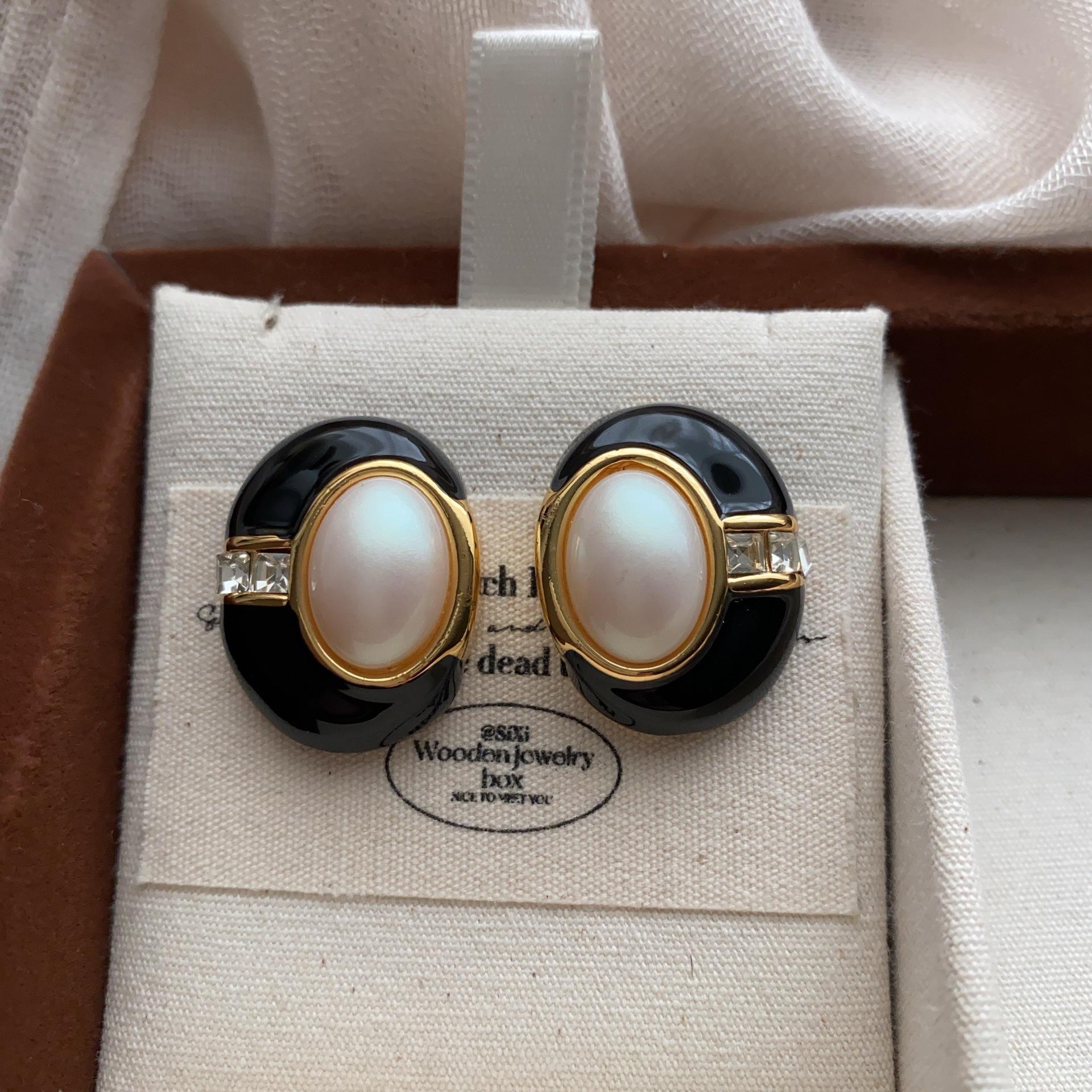 

Retro fashion oval drip earrings earrings geometric pearls versatile exquisite small fragrance high-end temperament earrings women