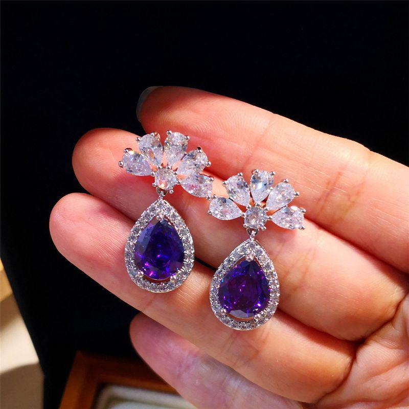 

Slightly Inlaid Leaf Water Drop Gradient Color Luxury Female Accessories Small Flowers 3* 1.8cm
