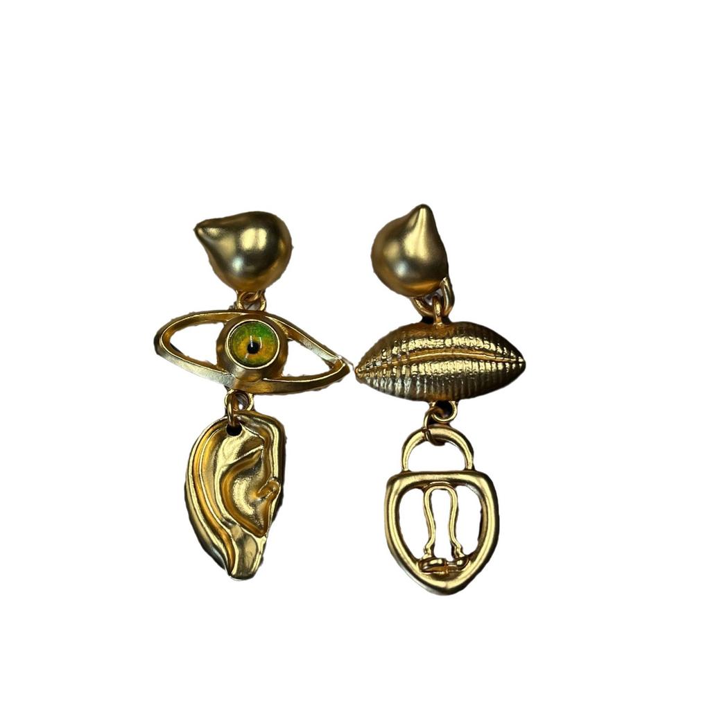 European, American and Western Xiapa, devil's eye, ears, mouth, facial features, expression asymmetry, earrings, medieval vintage earrings