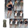 Elegante Mono de Mujer con Pantalones Cortos de Hojas Para un Look Chic de Verano