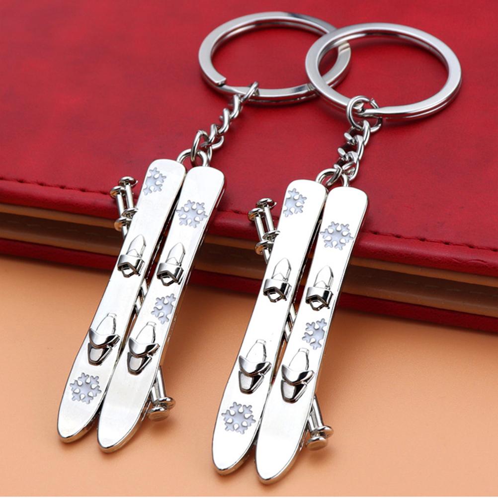 

2Pcs 2022 Winter Sports Games Ski Keychain Ski Sports Key Ring Skier Keychain Sports Charm Skiing Gift for Skier Ski