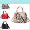Stilvolle Rote Beuteltasche Mit Elegantem Blumendesign, Ideal Für Freizeitaktivitäten Und Hochzeiten
