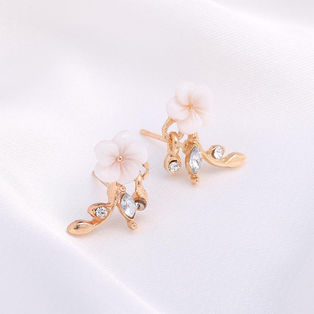 Korean Needle Earrings, White Flower Rear-Hanging Stud Earrings, High-End Alloy Jewelry.