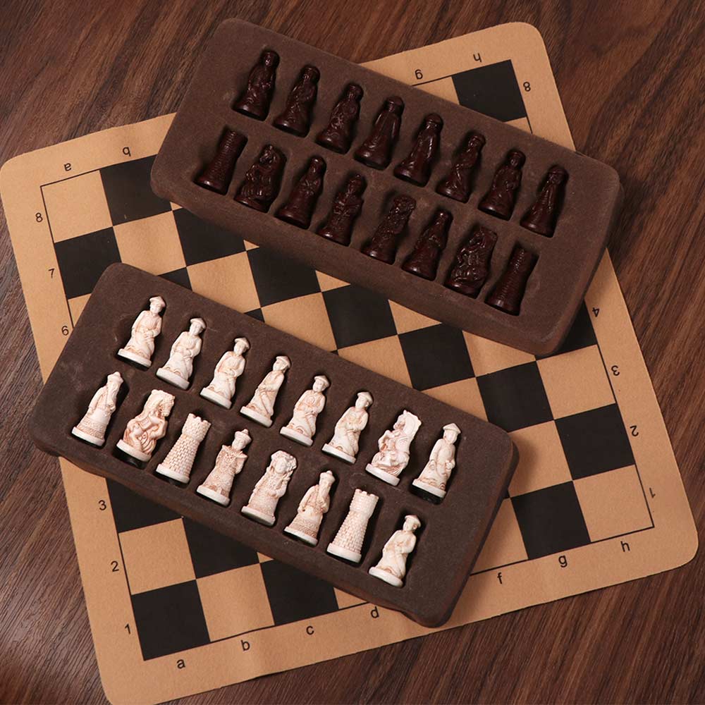 Lebensechtes Schachspiel mit alten chinesischen Figuren aus Harz Qing Bing Schachfigur Kreative lustige Geschenke