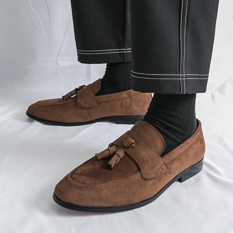 Fashion Mens Tassels Loafers Comfortable Suede Shoes Men Leather Low-heel Wedding Moccasins British Style Non-Slip Retro Driving Shoes