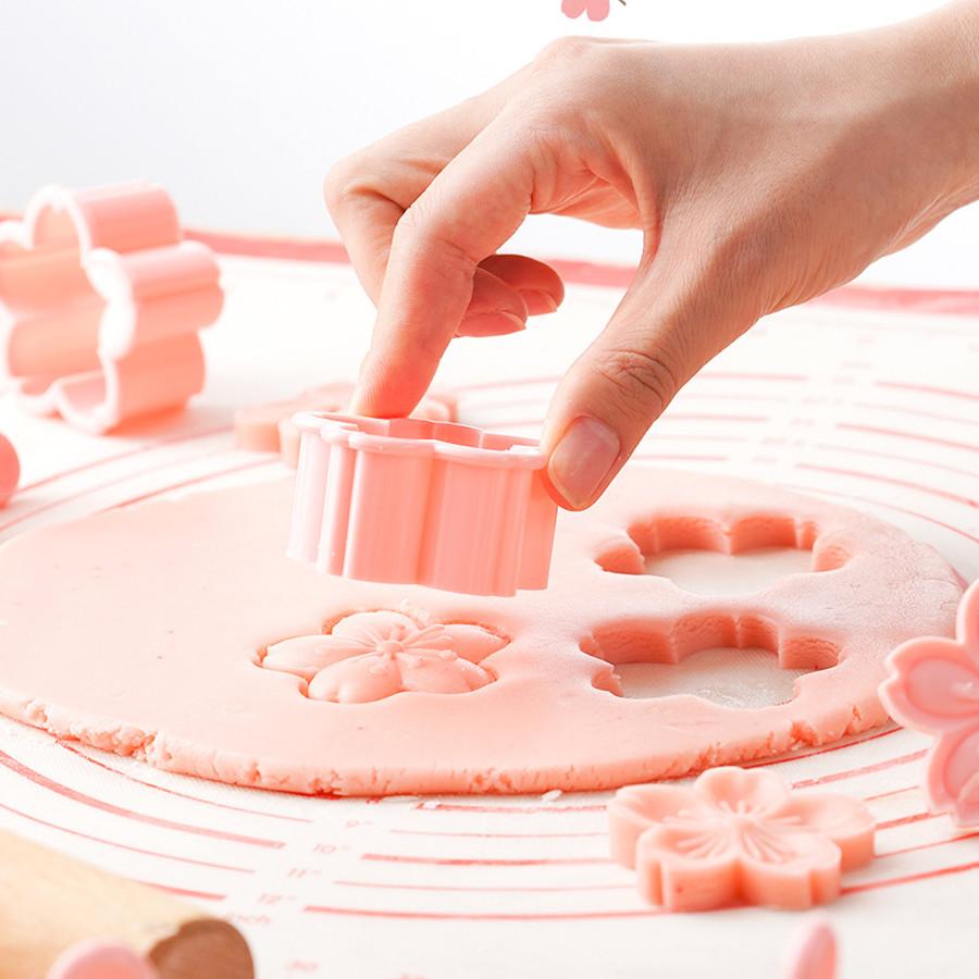 

5pcs/set Sakura Cookies Mold Cherry Blossom Pink Biscuit Fondant Mold Cranberry Cookies Flower Shape Press Flower Baking Cutters розовый