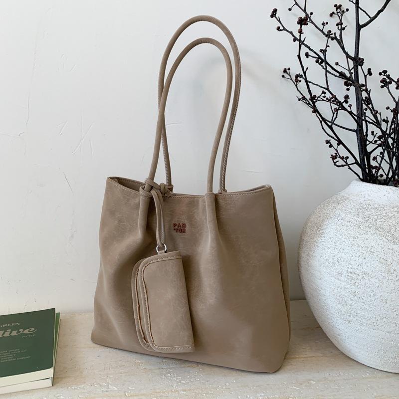 Ielgy Large Capacity Commuter Bag Retro Shoulder Tote Bag