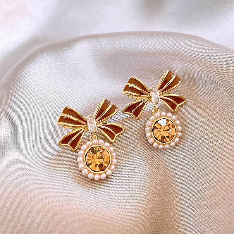 Maillard Retro Coffee Earrings Vintage Hong Kong Luxury Studs Chic Versatile Accessories for Women