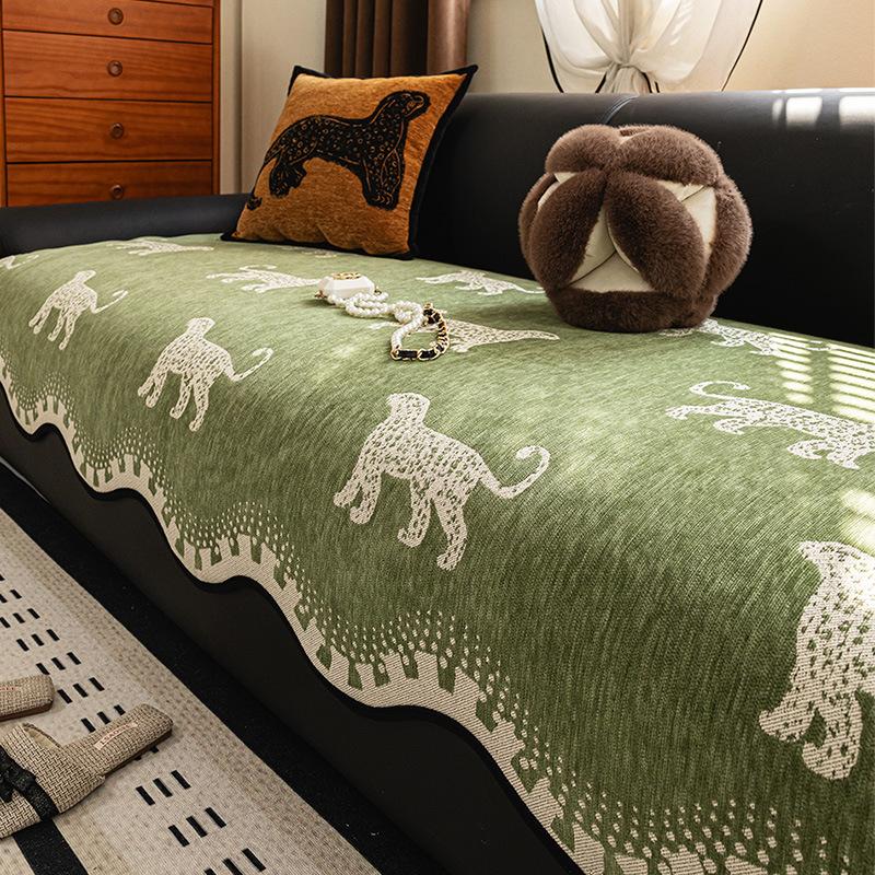 

Four Seasons Universal Chenier Sofa Cushion New Cover Towel Straight Non-Slip Leather Sofa Cover Cushion 70*70cm